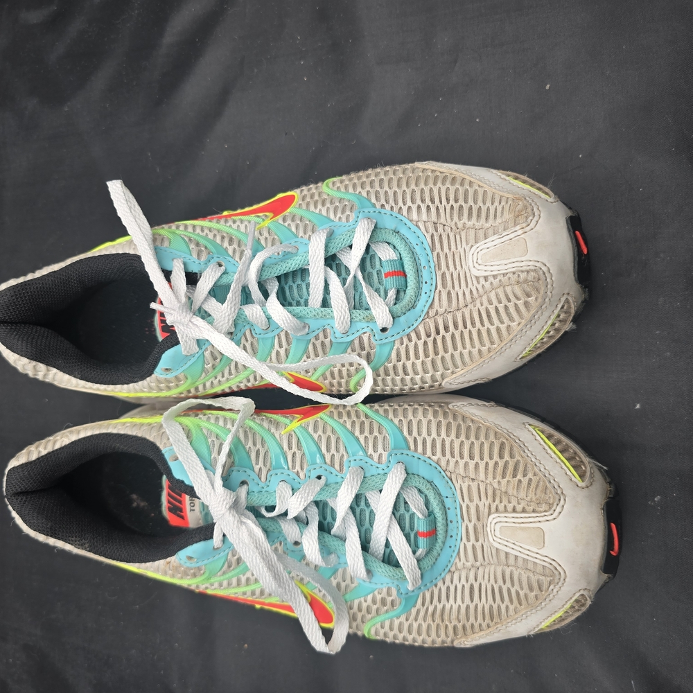 Nike Air Max‎ Sneakers with Cream and Blue Accents